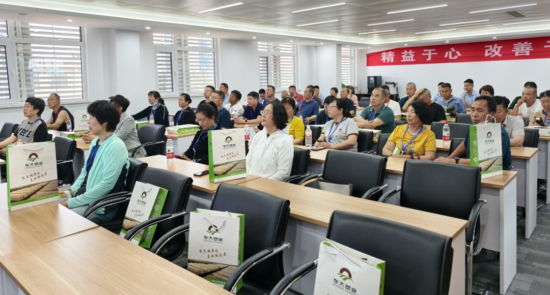 山东寿光40余位经销商赴东大塑业工厂参观并参加座谈会
